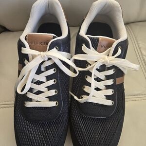 Tommy Hilfiger Men's Navy and White Sneakers